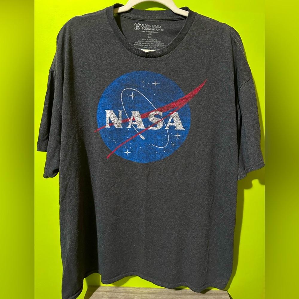 NWOT Men’s NASA graphic